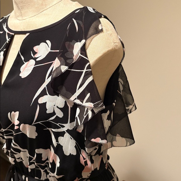 White House Black Market Flutter Sleeve Floral High Low Dress Size 2 - Picture 5 of 16